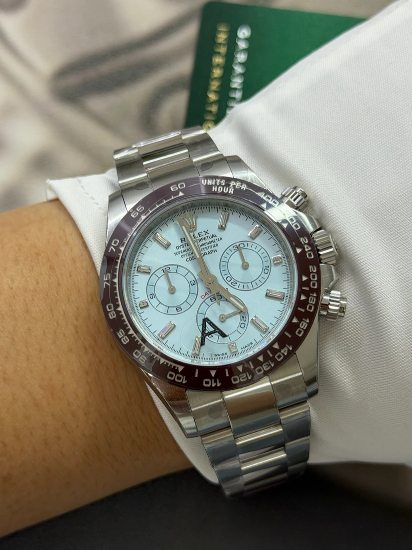 Cosmograph Daytona 40 — صورة من إدراج المورّد لهذه المواصفات، زاوية 3
