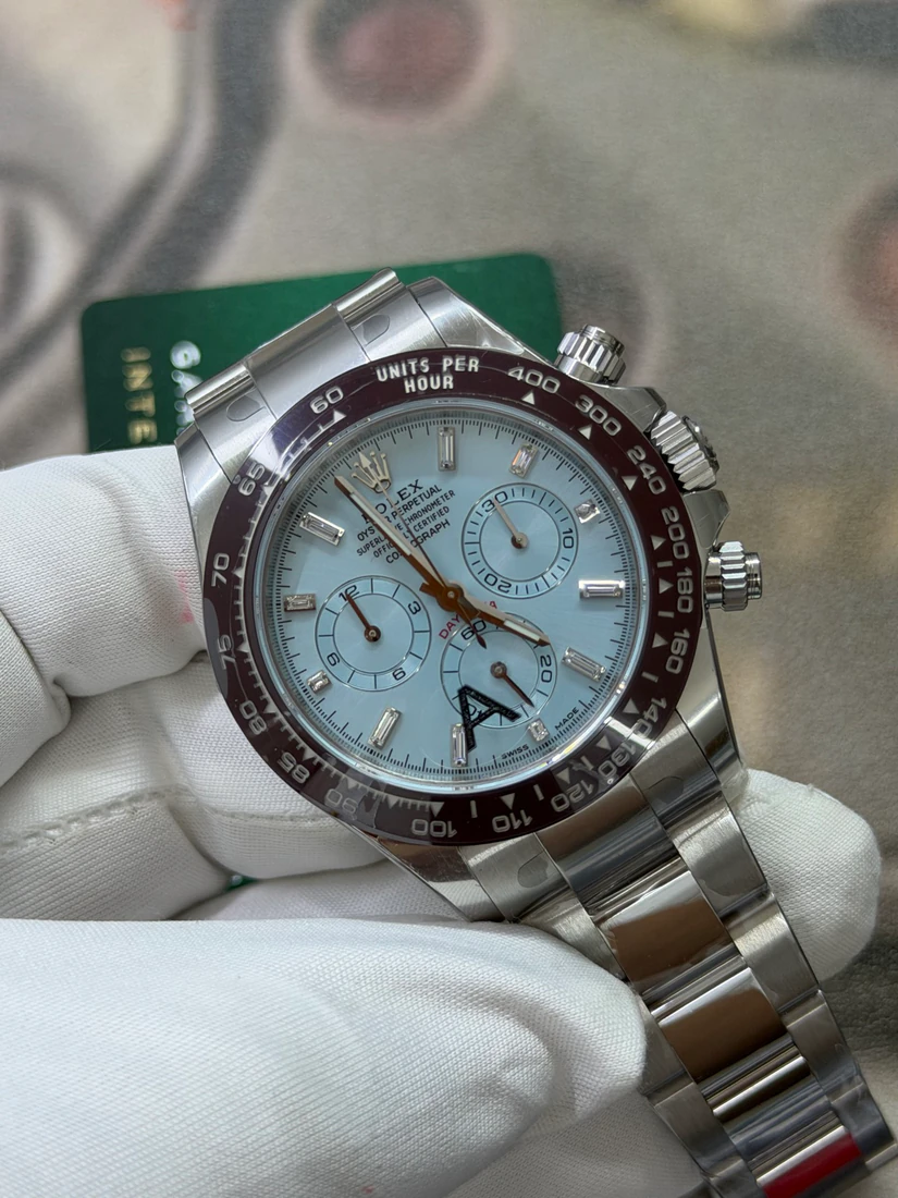 Cosmograph Daytona 40 — صورة من إدراج المورّد لهذه المواصفات، زاوية 4