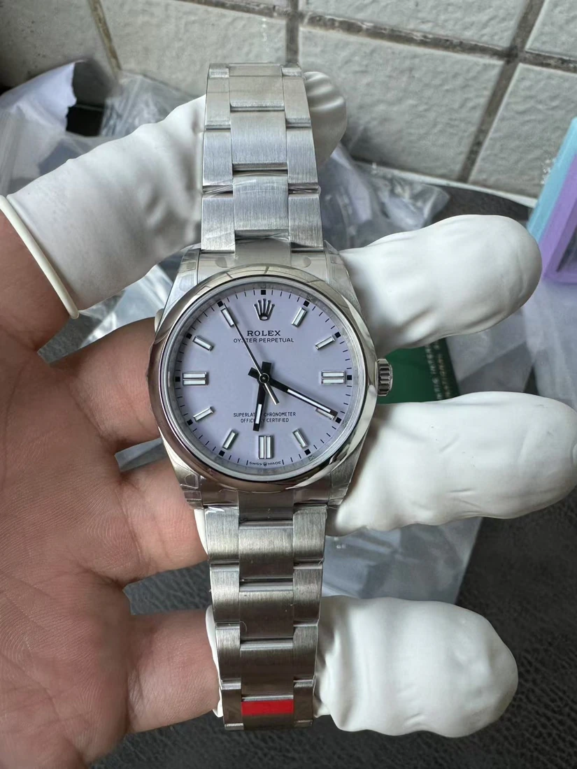 Oyster Perpetual 36 — صورة من إدراج المورّد لهذه المواصفات، زاوية 2