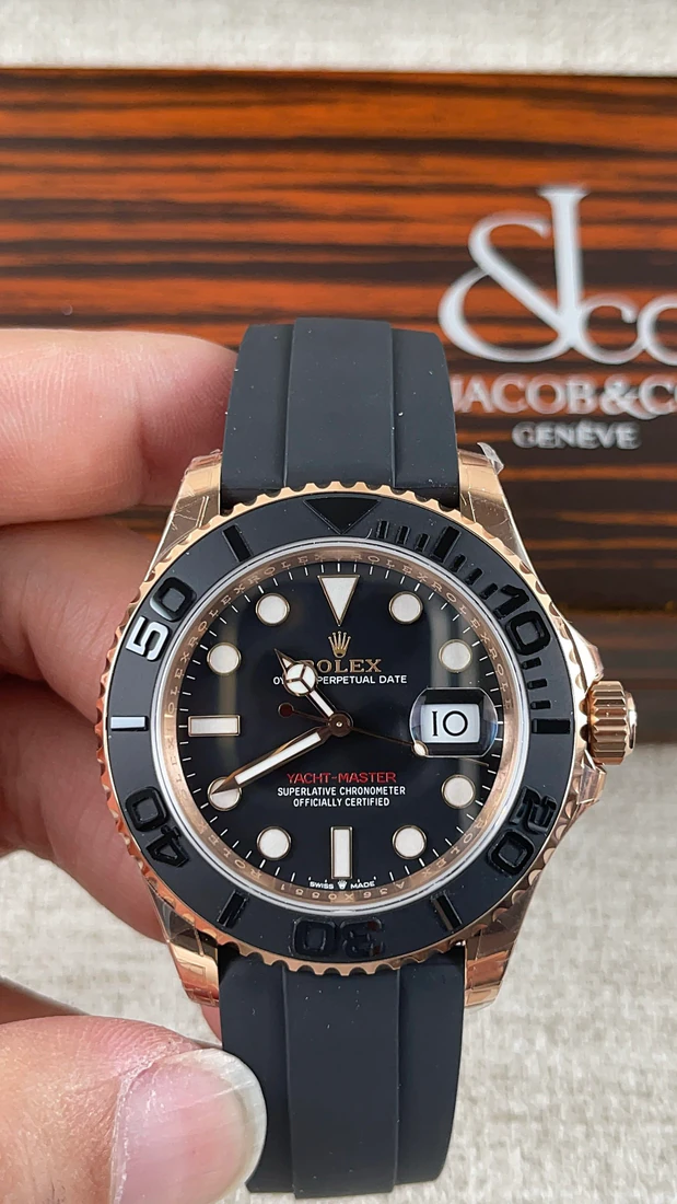 Yacht-Master 40 — صورة من إدراج المورّد لهذه المواصفات، زاوية 1