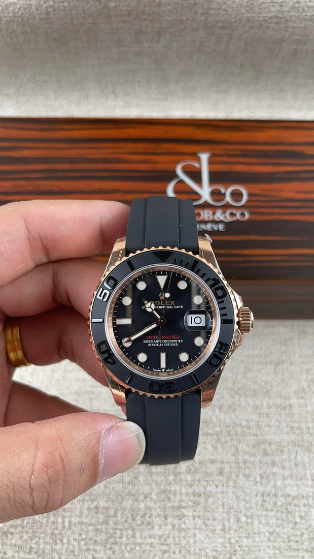 Yacht-Master 40 — صورة من إدراج المورّد لهذه المواصفات، زاوية 2