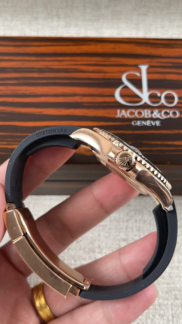 Yacht-Master 40 — صورة من إدراج المورّد لهذه المواصفات، زاوية 4