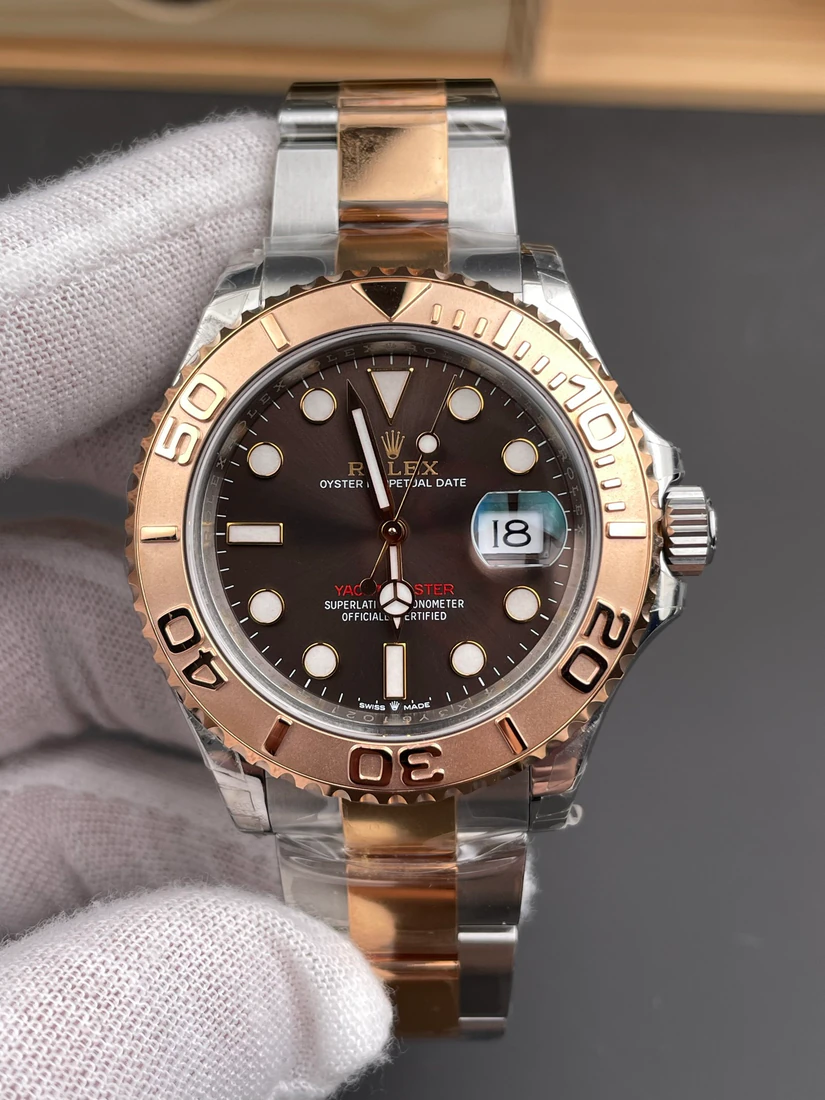 Yacht-Master 40 — صورة من إدراج المورّد لهذه المواصفات، زاوية 2
