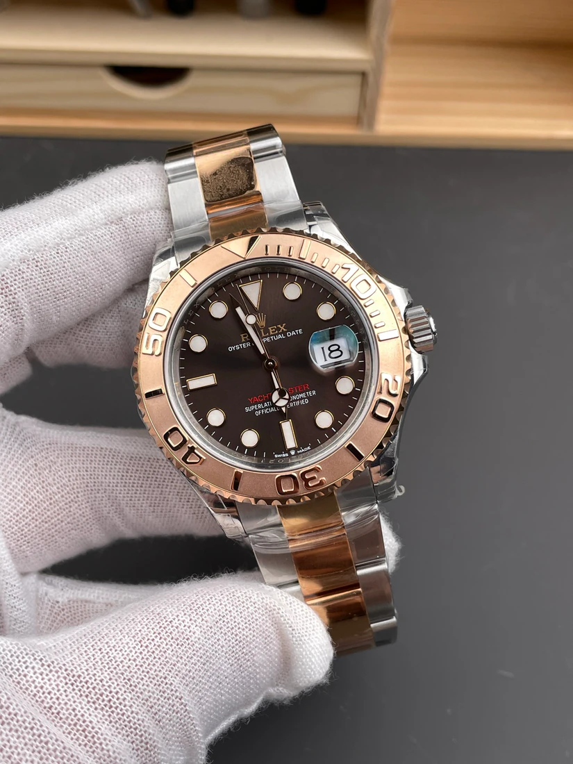Yacht-Master 40 — صورة من إدراج المورّد لهذه المواصفات، زاوية 3