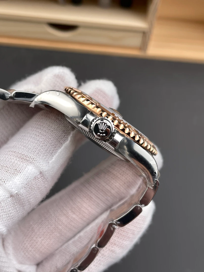 Yacht-Master 40 — صورة من إدراج المورّد لهذه المواصفات، زاوية 4