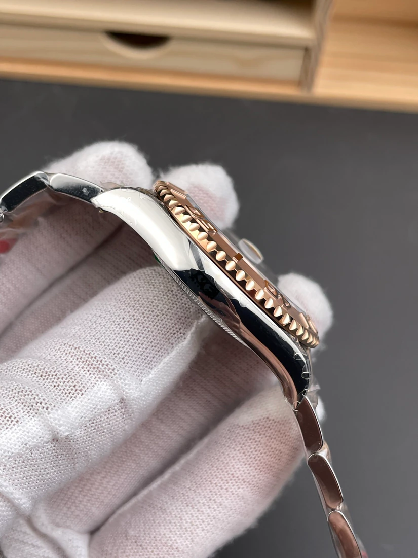 Yacht-Master 40 — صورة من إدراج المورّد لهذه المواصفات، زاوية 5