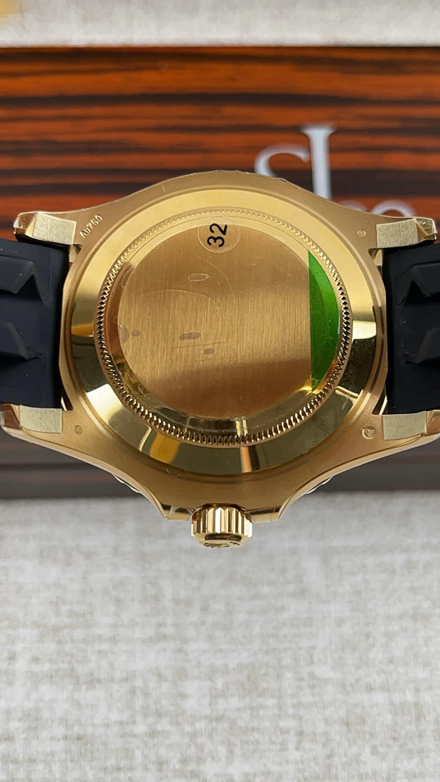 Yacht-Master 42 — صورة من إدراج المورّد لهذه المواصفات، زاوية 4